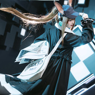 『アークナイツ』アーミヤ（コーデ「新聞配達員」）／撮影：KK-kkkk