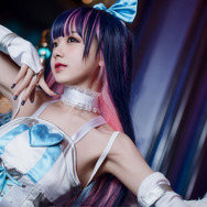 『パンティ&ストッキングwithガーターベルト』ストッキング／撮影：MOUKUDA