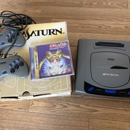 3,000万円を投資したコレクターが語る「セーラームーン」！Vol.11 映画でも話題、「セーラーサターン」の貴重な変身シーンを収めた「セガサターン」のソフトを発掘！