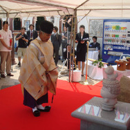 銚子電鉄に、ハドソンが幸せを呼ぶしあわせ三像を寄贈