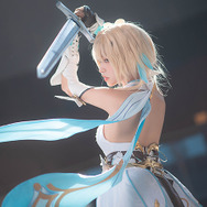 蛍／モデル：粛雨