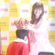 『王様物語』発売記念！2484人の中から選ばれたアルバイト王様の即位式が開催