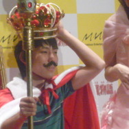 『王様物語』発売記念！2484人の中から選ばれたアルバイト王様の即位式が開催