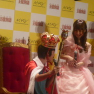 『王様物語』発売記念！2484人の中から選ばれたアルバイト王様の即位式が開催