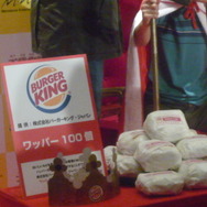 『王様物語』発売記念！2484人の中から選ばれたアルバイト王様の即位式が開催