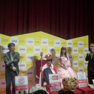 『王様物語』発売記念！2484人の中から選ばれたアルバイト王様の即位式が開催