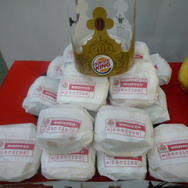 『王様物語』発売記念！2484人の中から選ばれたアルバイト王様の即位式が開催