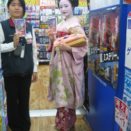 舞妓さんがゲームショップに登場！？PSP『山村美沙サスペンス 京都鞍馬山荘殺人事件』