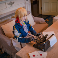 『ヴァイオレット・エヴァーガーデン』ヴァイオレット/モデル:クララ、撮影:乃木章