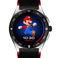 タグ・ホイヤー「スーパーマリオ」コラボ腕時計を世界限定2,000本発売―GoogleのWear OS内蔵でマリオが盤面でアクティブに動く