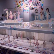 「あにまーれ」「ハニスト」らが水着姿で大集合！新宿で展開中のポップアップストア「ななしいんく ばけ～しょん！」フォトレポート