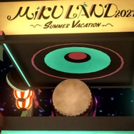 夏の終わりを初音ミクと過ごそうーVRテーマパーク『MIKU LAND 2021 SUMMER VACATION』の注目エリア&グッズをひとまとめ