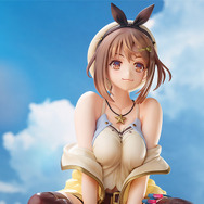 ライザ」が上着を着崩してリラックス！人気コス「サマー