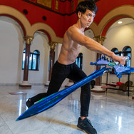 新作フリー素材「異世界転生マッチョ」のインパクトが凄まじい！剣と筋肉の世界で、1人のマッチョが魔王退治