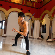 新作フリー素材「異世界転生マッチョ」のインパクトが凄まじい！剣と筋肉の世界で、1人のマッチョが魔王退治