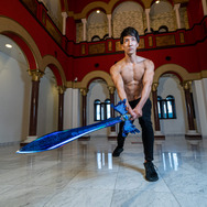 新作フリー素材「異世界転生マッチョ」のインパクトが凄まじい！剣と筋肉の世界で、1人のマッチョが魔王退治