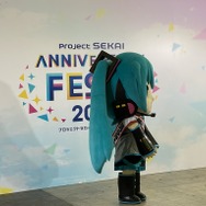 『プロジェクトセカイ』1周年リアルイベントは、愛があふれたお祭りに！ 展示スペース＆ステージイベントの熱気を現地からお届け【1日目】