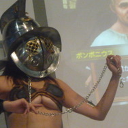 【TGS2009】謎の仮面をかぶった女戦士が登場!アクワイア『剣闘士』スペシャルステージ