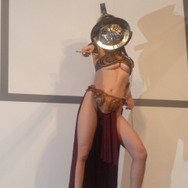 【TGS2009】謎の仮面をかぶった女戦士が登場!アクワイア『剣闘士』スペシャルステージ