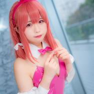 桜沢墨（バニーガールver.）『彼女、お借りします』／モデル：ことね、撮影：Jon