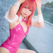 桜沢墨（バニーガールver.）『彼女、お借りします』／モデル：ことね、撮影：Jon