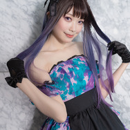 創作ウエイトレス／モデル：甲斐枝カエ、撮影：乃木章