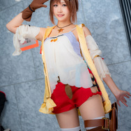 ライザ『ライザのアトリエ』／モデル：白銀みや、撮影：Jon