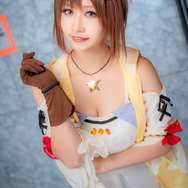 ライザ『ライザのアトリエ』／モデル：白銀みや、撮影：Jon