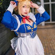 アルトリア(カルデアメイド)『Fate/Grand Order』/モデル:deco、撮影:乃木章