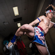 ジョー・ヒガシ『ザ・キング・オブ・ファイターズ』／モデル：デレゴリ、撮影：乃木章