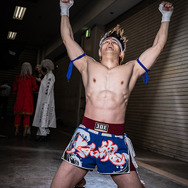 ジョー・ヒガシ『ザ・キング・オブ・ファイターズ』／モデル：デレゴリ、撮影：乃木章