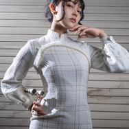 「不軌不軌」チャイナドレス／モデル：KAPI、撮影：乃木章