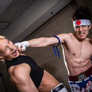 『ザ・キング・オブ・ファイターズ』二階堂紅丸／モデル：AKIHITO、ジョー・ヒガシ／デレゴリ／撮影：乃木章