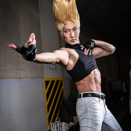 『ザ・キング・オブ・ファイターズ』二階堂紅丸／モデル：AKIHITO、ジョー・ヒガシ／デレゴリ／撮影：乃木章