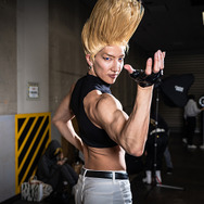 『ザ・キング・オブ・ファイターズ』二階堂紅丸／モデル：AKIHITO、ジョー・ヒガシ／デレゴリ／撮影：乃木章