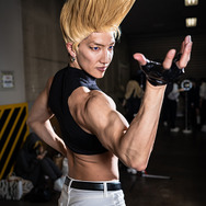 『ザ・キング・オブ・ファイターズ』二階堂紅丸／モデル：AKIHITO、ジョー・ヒガシ／デレゴリ／撮影：乃木章