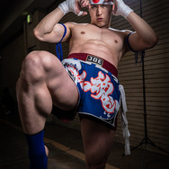 『ザ・キング・オブ・ファイターズ』二階堂紅丸／モデル：AKIHITO、ジョー・ヒガシ／デレゴリ／撮影：乃木章