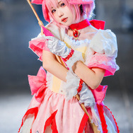 鹿目まどか『魔法少女まどか☆マギカ』/モデル:Hana、撮影:二衣二