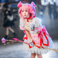 鹿目まどか『魔法少女まどか☆マギカ』/モデル:Hana、撮影:二衣二