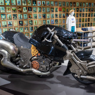 ユニクロ「FF35周年UT」コラボ、フォトレポート！限定の「コンプリートボックス」や『FF7R』でクラウドが乗ったバイク原寸展示まで