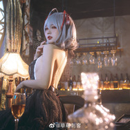 W『アークナイツ』／モデル：草莓