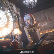 W『アークナイツ』／モデル：草莓