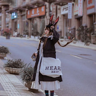 アーミヤ（新聞配達ver.）『アークナイツ』／モデル：二佐Nisa