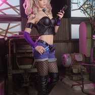 ケイト・デンソン／モデル：箱ネコ、撮影：乃木章