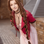 エアリス『ファイナルファンタジーVII リメイク』／モデル：ada、撮影：乃木章