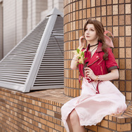 エアリス『ファイナルファンタジーVII リメイク』／モデル：ada、撮影：乃木章