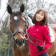 『競馬伝説PRIDE』事前登録者数10万人を突破！宣伝大使・倉持由香さんのグッズが当たるTwitterキャンペーンも開催