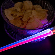 食卓でもゲーム愛を表現！光る「ゲーミング箸」が販売開始