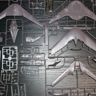 『エースコンバット』コトブキヤ1/144「X-49 ナイトレーベン」プラモデルレビュー!巨大で特異なフォルムを体感出来る魅惑のキットで「挟まっちまった」も試した
