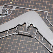 『エースコンバット』コトブキヤ1/144「X-49 ナイトレーベン」プラモデルレビュー!巨大で特異なフォルムを体感出来る魅惑のキットで「挟まっちまった」も試した